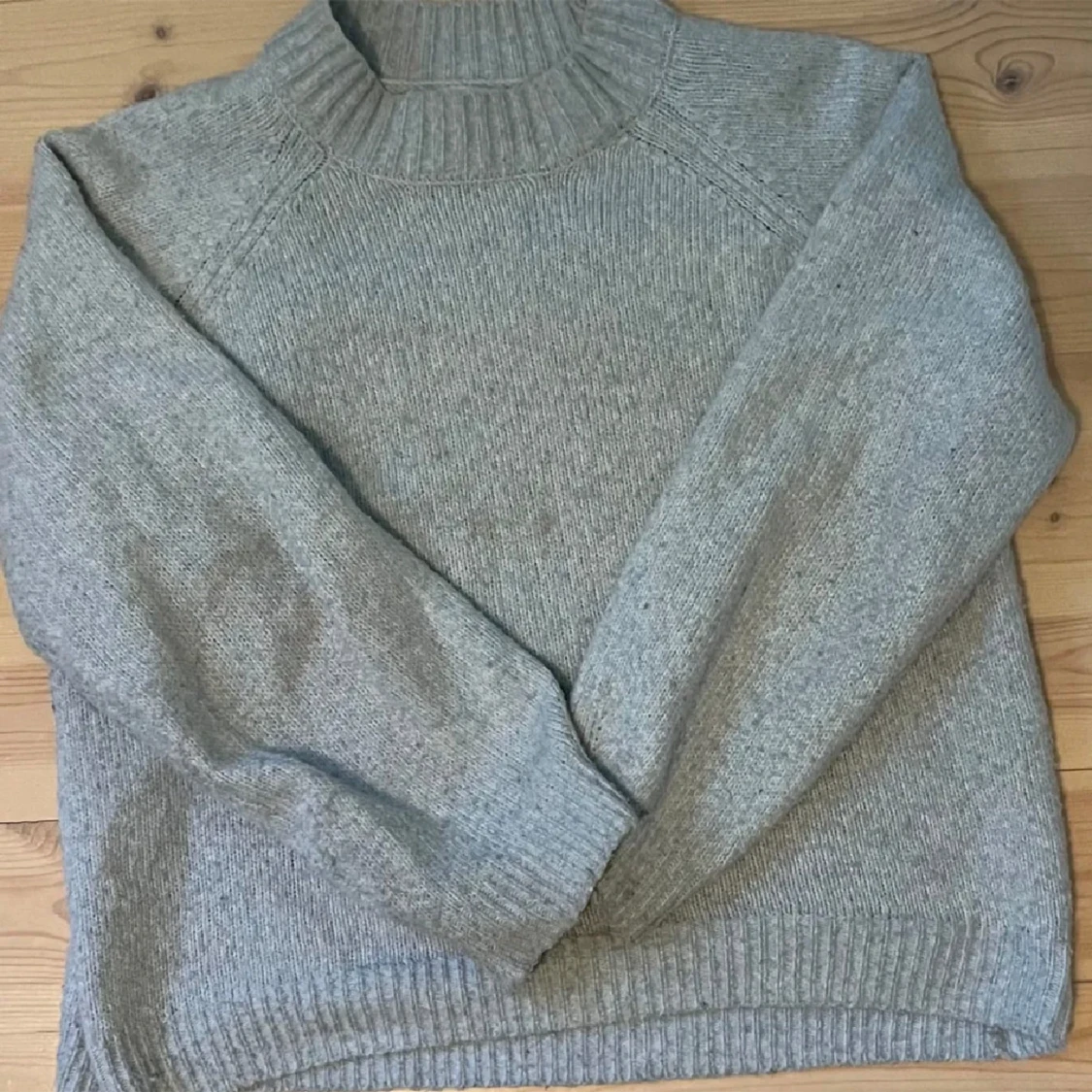 Grå stickad tröja från Zara - 90