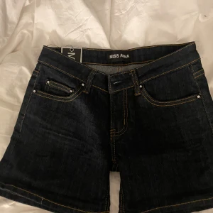 Low waist jeans shorts  - Helt nya jeans shorts med prislapp på 