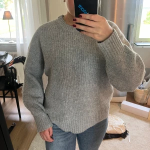 Stickad tröja  - Säljer denna tröja från bikbok, bra skick! 