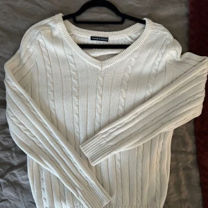 Stickad tröja från Brandy Melville  - Storleken är one sized, men skulle säga att den sitter som en S/M, finns inga defekter 