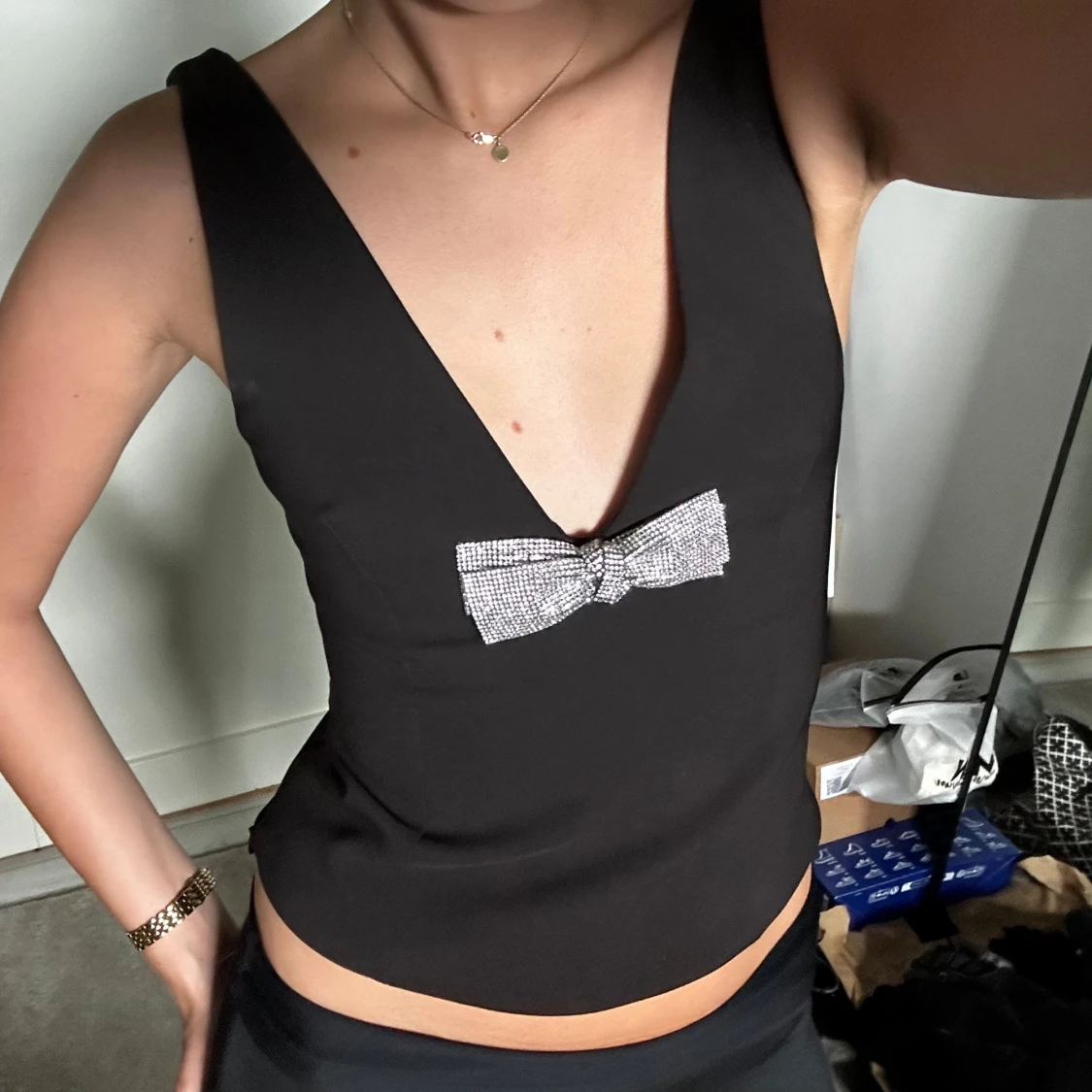 Svart korsett med rosett - 90