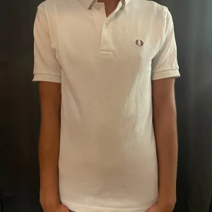 Fred Perry  - Säljer nu denna feta fred perry piken som är i gott skick ☀️🌊 hör av er vid frågor eller funderingar 