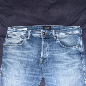 Jack & Jones jeans  - Jack & Jones jeans i slim fit glen storlek 32/32