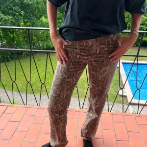 Leopardjeans! - Från HM! Supersnygga men kommer inte till användning😇bra skick, perfekt till hösten