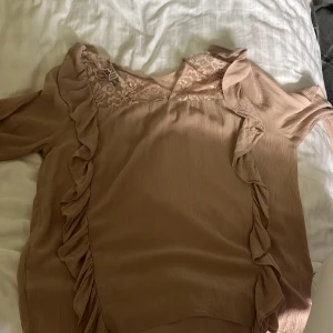 En råsa fin blus som har använt 3 gånger  - Jätte fin blus som är skön ock kliar inte 