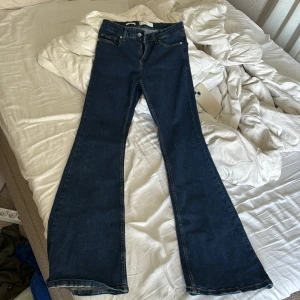 Jeans - Flare jeans från Mango i strl 38 som inte längre kommer till användning💙