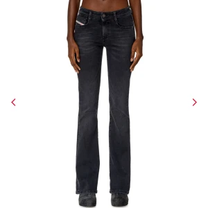 Diesel jeans - Säljer dessa super snygga lågmidjade diesel jeansen. Jag har aldrig fått någon användning för dom. De är i ny skick och sitter super snyggt. Köpte för 1500kr och säljer för ändats 900💕