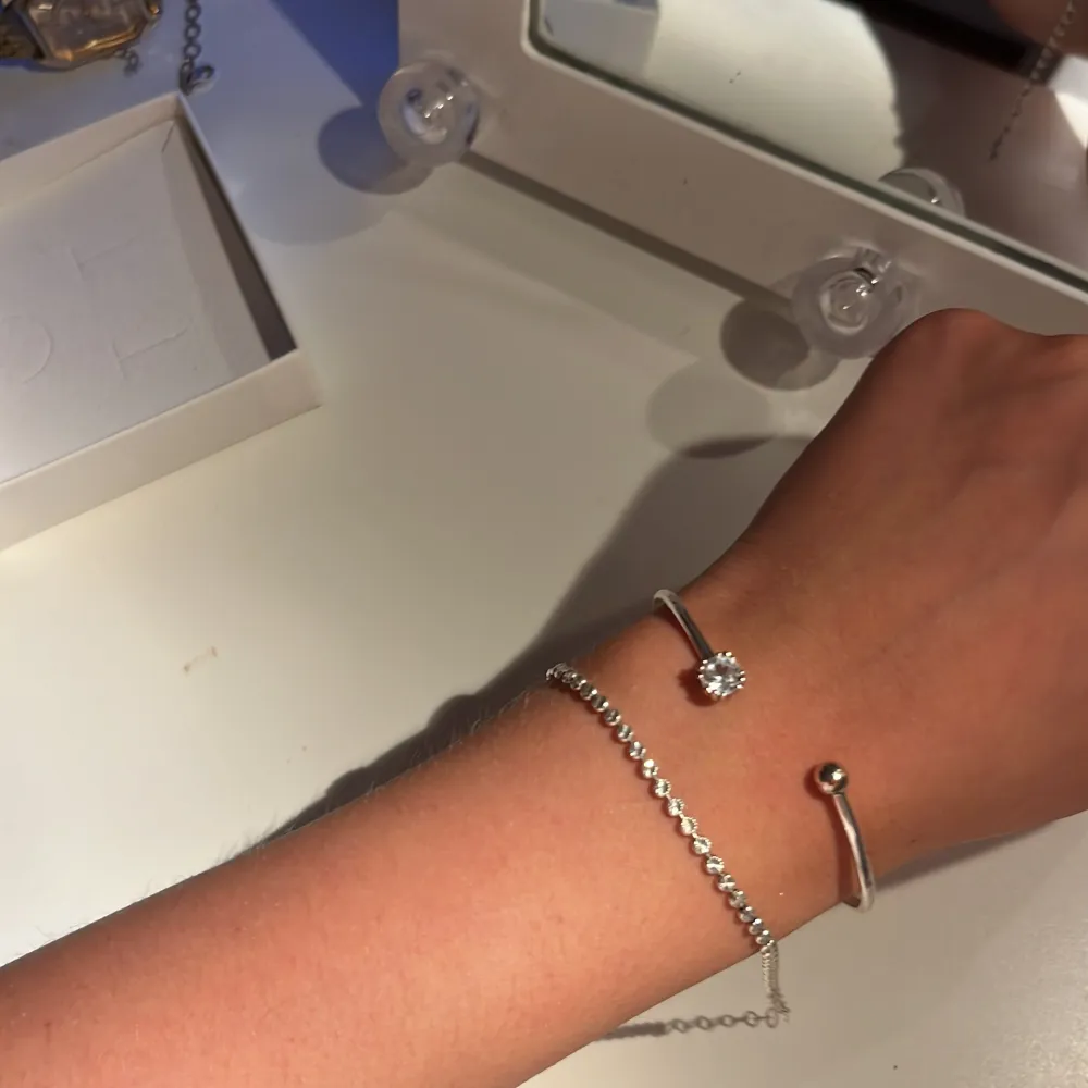 Säljer detta fina armbandet då jag inte använder silver längre. Accessoarer.