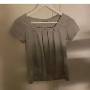 Jätte söt T-shirt använd 2 gånger. Inga defekter