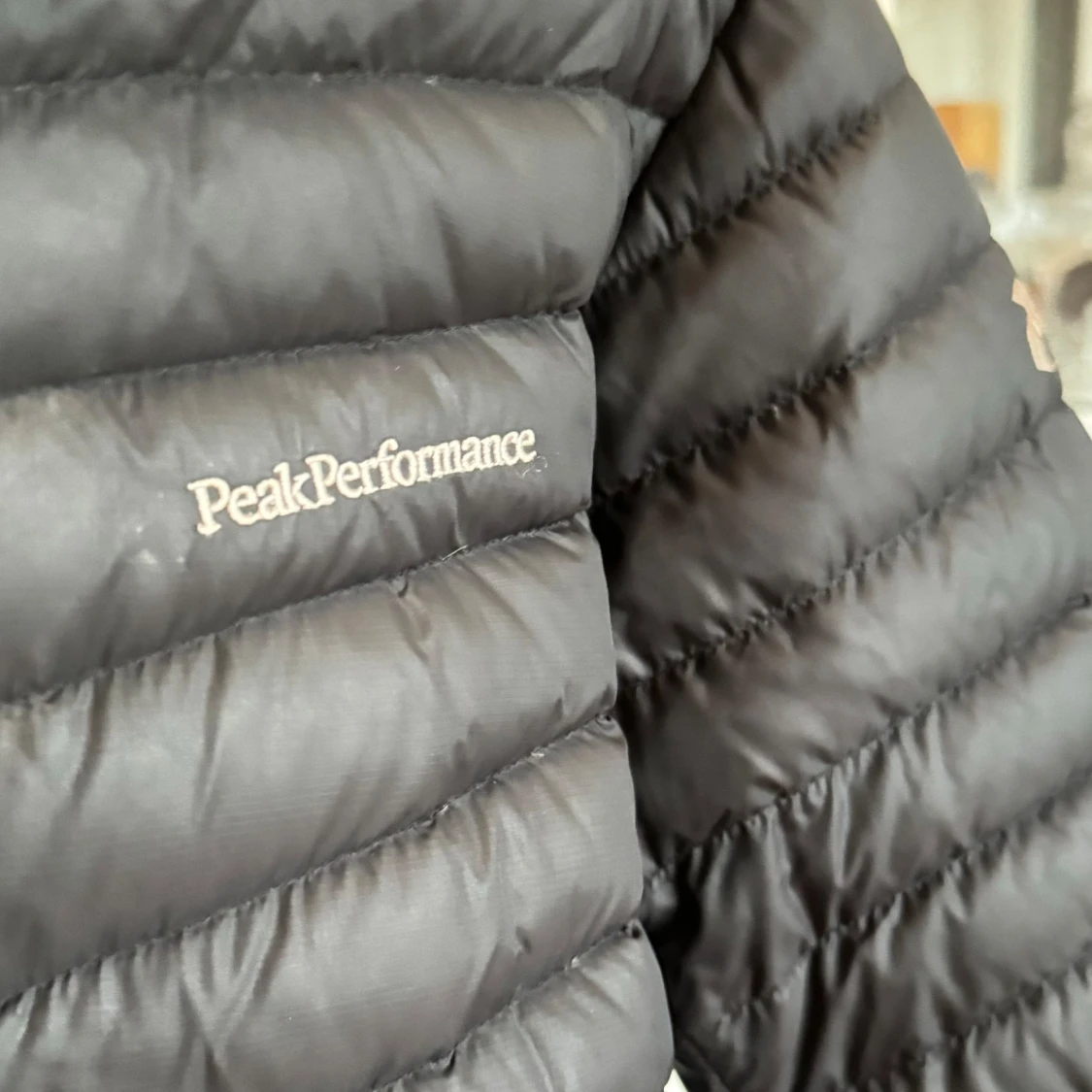 Svart pufferjacka från Peak Performance - 90