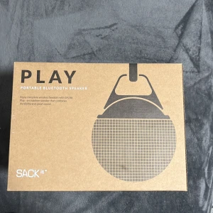 Högtalare  - Tjena! Säljer en helt ny högtalare från Sack it play. Helt oanvänd och ligger fortfarande i sin förpackning. Säljer den för jag ångrade mitt köp o vill kolla om någon är intresserad innan jag lämnar tillbaka den. Nypris 2300kr. Pris kan diskuteras.