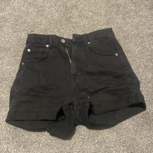 Jeans shorts  - Jeans shorts från h&m. Har aldrig använt, helt nya.