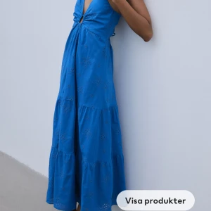 Helt ny klänning  - Jätte fin blå lång klänning från HM. Aldrig använd. 