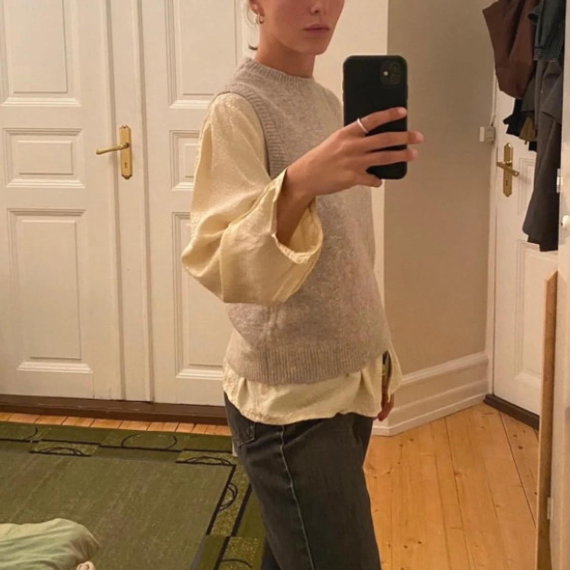 Stickad beige väst  - 91