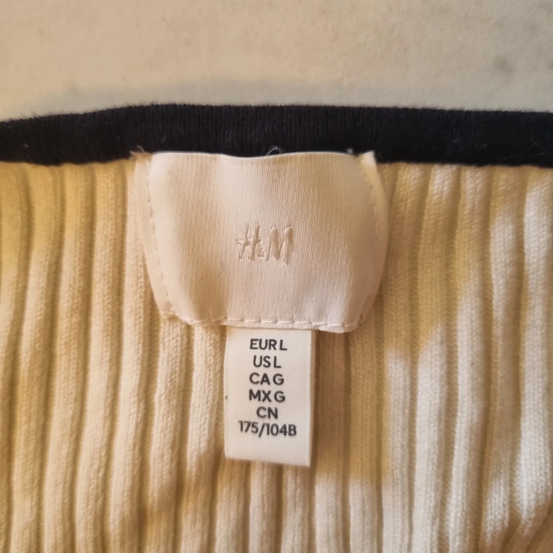 Vit ribbstickad tröja - 91