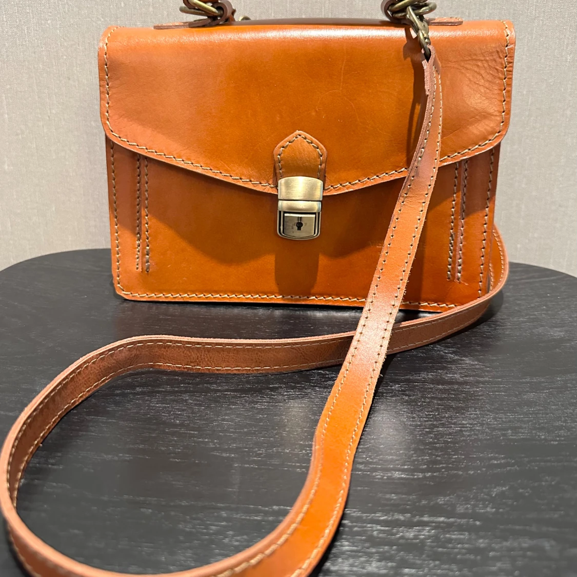 Brun retroväska i äkta skinn, Vera Pelle