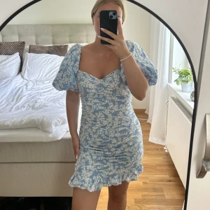 Klänning - Superfin sommarklänning från Gina Tricot. Fint skick💕