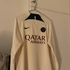PSG träningströja - Träningströja från Nike och PSG, storlek M, använd fåtal gånger. 