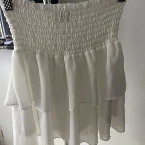 Chelsea kjol - Populär volangkjol från Chelsea. Knappt använd, nyskick