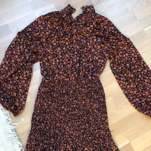 Sommarklänning - Söt, öppen på ryggen 