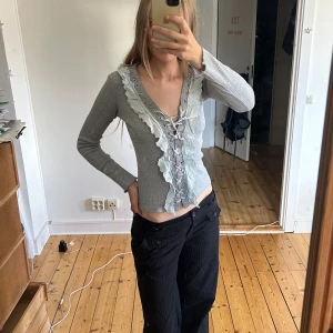 CUTE TOP - CUTE RIBBAD TOPP ⚪️ Storlek S ⚪️ Använd gärna köp nu ⚪️