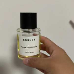 Carashmellow-ESSNCE - C60 %  Säljer för 160 kr inkl frakt från ESSNCE I  