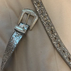 Reinstone bälte  - Helt nytt, oanvänt och snyggt. 