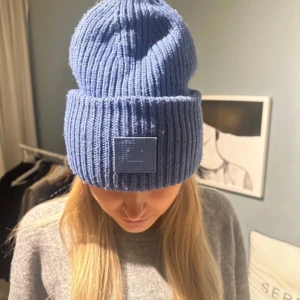 Acne mössa - Acne mössa, limited edition. Aldrig använd 