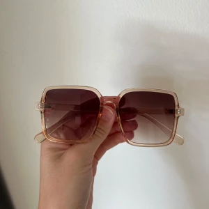 Celine glasögon  - Solglasögon från Celine ( ej äkta)  Andvända fåtal gånger! 