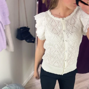 Vit blus - Super fin blus som knappt har andvänds.