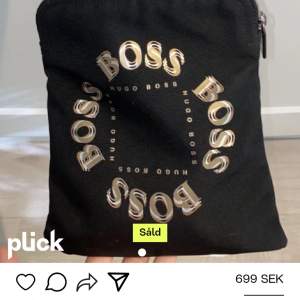 Hej säljer min Hugo boss väska då den inte andvänds kom pv för fler bilder o info