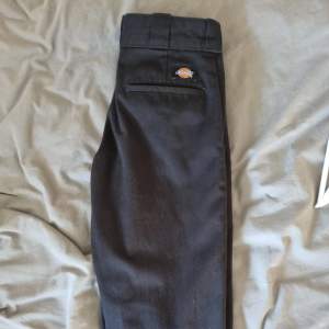 Ett par feta dickies chinos i modellen 878. Skriv vid frågor. 