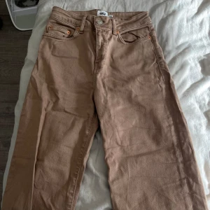 Lager 157 jeans Lane - Insydda/klippt till min längd 153 cm. Katt finns i hemmet. Bra skick.