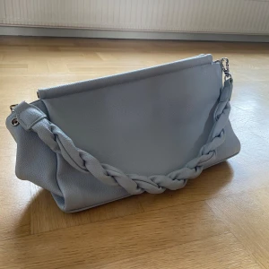 Ny väska - Ny ljusblå väska från nakd💙