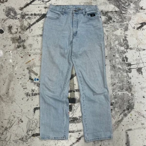 Vintage Harley Davidson Jeans - Vintage Harley Davidson Jeans, bootcut och baggy. Midjemått är 82cm och innerbenslängd är 83cm.
