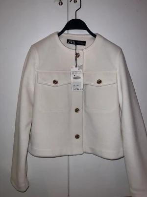 Slutsåld jacka från Zara - Oanvänd 