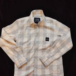 Alcro X depalma - Säljer en helt ny flanellskjorta med samtliga taggar kvar storlek Small men sitter garanterat som en stor M eller L. Byten av klädesplagg är också av intresse)