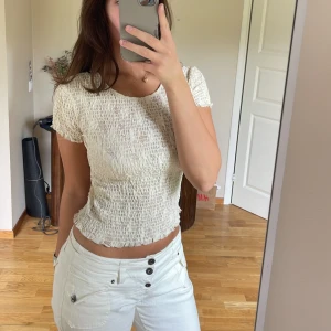 Räfflad topp med blommönster - Så söt topp från zara, säljs ej längre