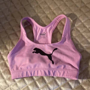 Puma sporttopp - Sporttopp från Puma, fint skick då den är sparsamt använd  Storlek xs dam