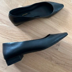 Ballerinaskor skinn spetsiga - Som nya