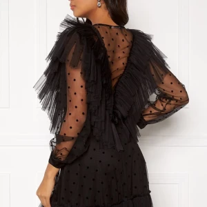 Ida Sjöstedt klänning - Säljer nu min festliga Ida Sjöstedt klänning som endast är använd en gång på min födelsedag!!❤️‍🔥  Skriv för fler bilder! Nypris 5000 så jag säljer den för 1900!🎀