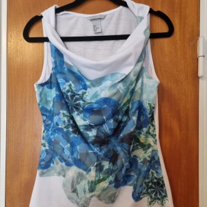 Linne - Luftigt sommarlinne med tryck fram från H&M Strlk S Material: polyester  Endast avhämtning