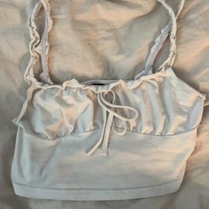 Vit linne - Litet vit linne som är väldigt somrigt🩵