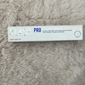EJ ÖPPNAD Xlash pro  - Säljer helt oanvänt xlash pro fransserum då jag råkade beställa dubbletter🩷 Nypris 699kr säljer för 350kr💞