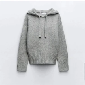 Zara hoodie - Säljer denna hoodien från Zara då den inte kommer till andvändning längre!!🙌🏼❤️