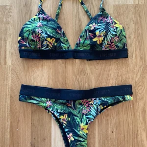 Bikini Stronger Florencia Stl XS - Använd en gång. Nypris 798kr