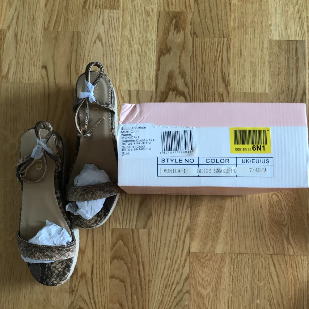 Epadrill sandals, totally new, beige/snake, antishock sole. Skor.