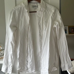 Vit skjorta 164” - Fräsch vit skjorta inte mycket använd. 