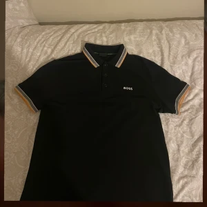 hugo boss piké , kan diskutera pris - Ganska ny , tagit på mig 2-3 gånger, fläckfri, äkta …. dm för mer bilder och frågor