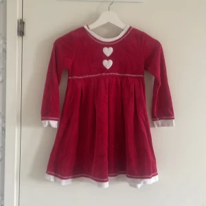 Röd julklänning❤️ - Perfekt julklänning❤️den är super snygg och fin i verkligheten med bra kvalitet / Om ni har frågor om denna klänning skriv/